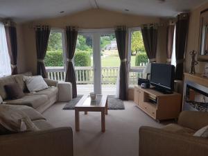 12M-willerby-winchester-livingroom