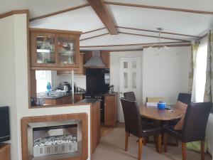 22M-carnaby-ridgeway-dining