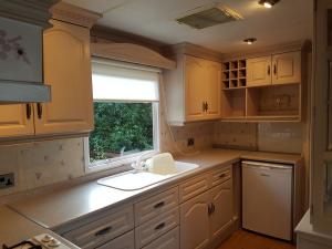 6TC-Wilerby-Atlas-sherwood-kitchen