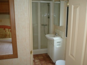 74LM-Willerby-countrystyle-bathroom