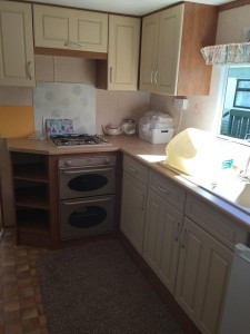 willerby-sailsbury-10tc-kitchen 